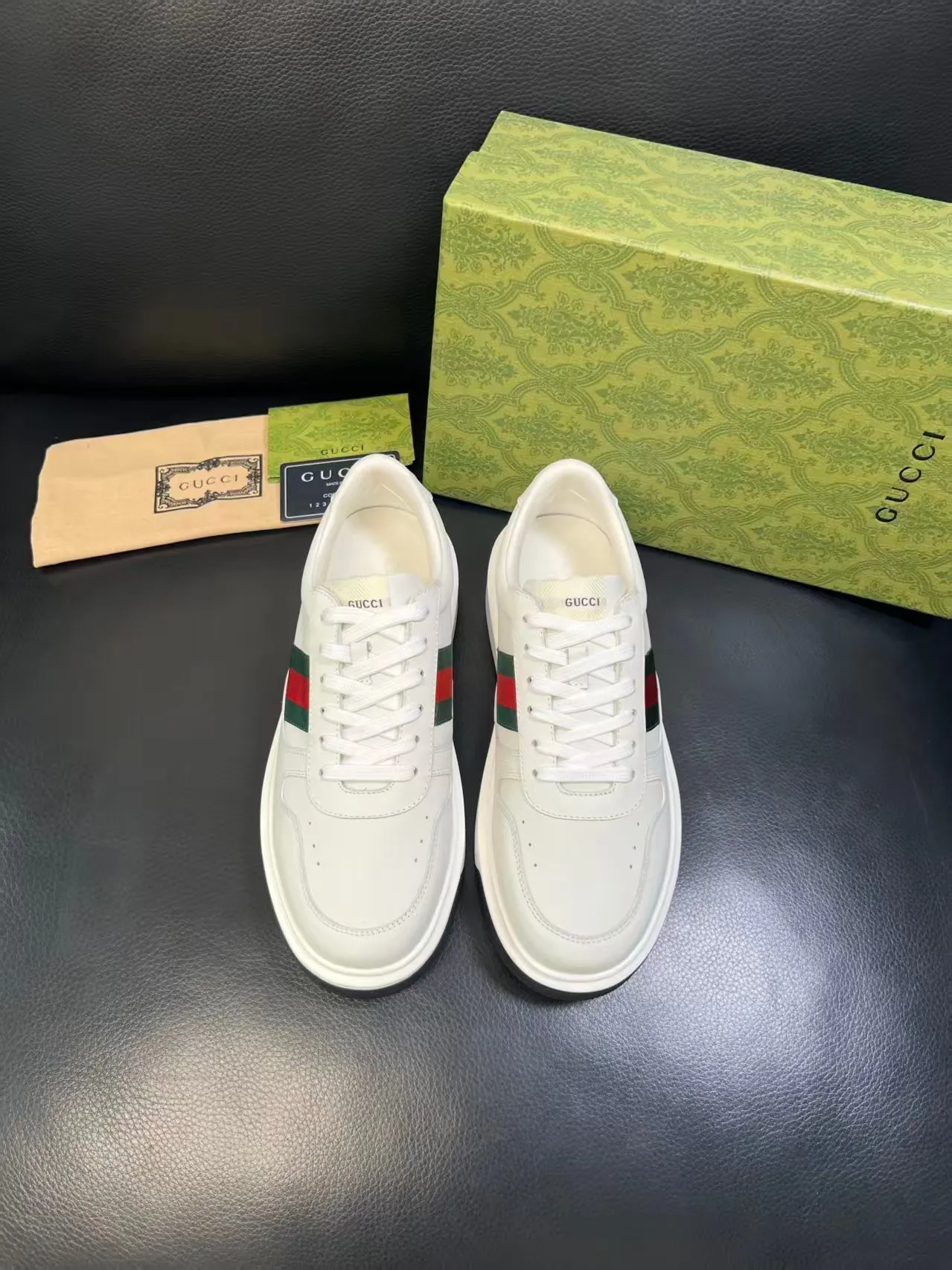 P460 new men's shoes GUCCI [Lightning] latest shoes are shipped. Original quality, fashionable, special materials, sheepskin lining, new packaging. The foot feels super comfortable and the workmanship is impeccable Code number: 38-45 No. 058